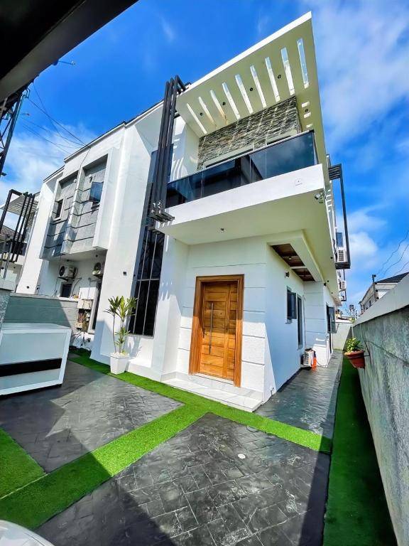 Lekki homes